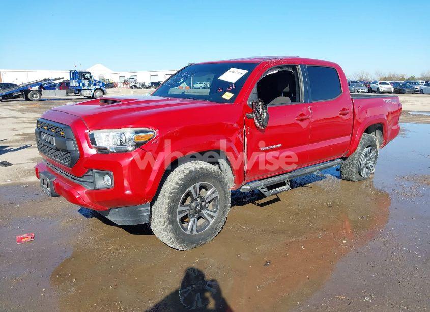 Photo 2 of 2017 Toyota Tacoma TRD SPORT (VIN 5TFCZ5ANXHX096877)