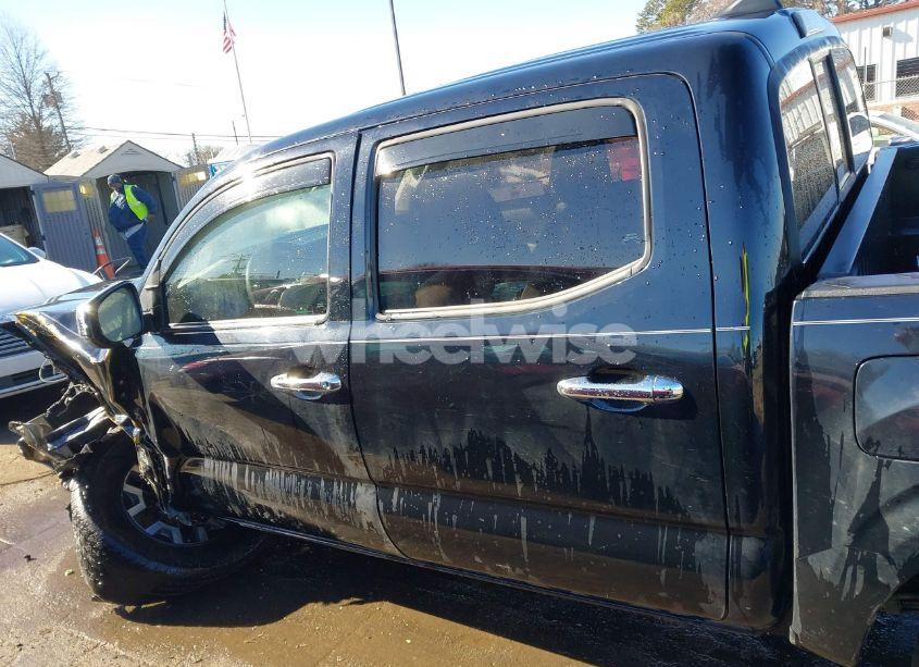 Photo 14 of 2018 Toyota Tacoma SR V6 (VIN 5TFCZ5ANXJX124991)