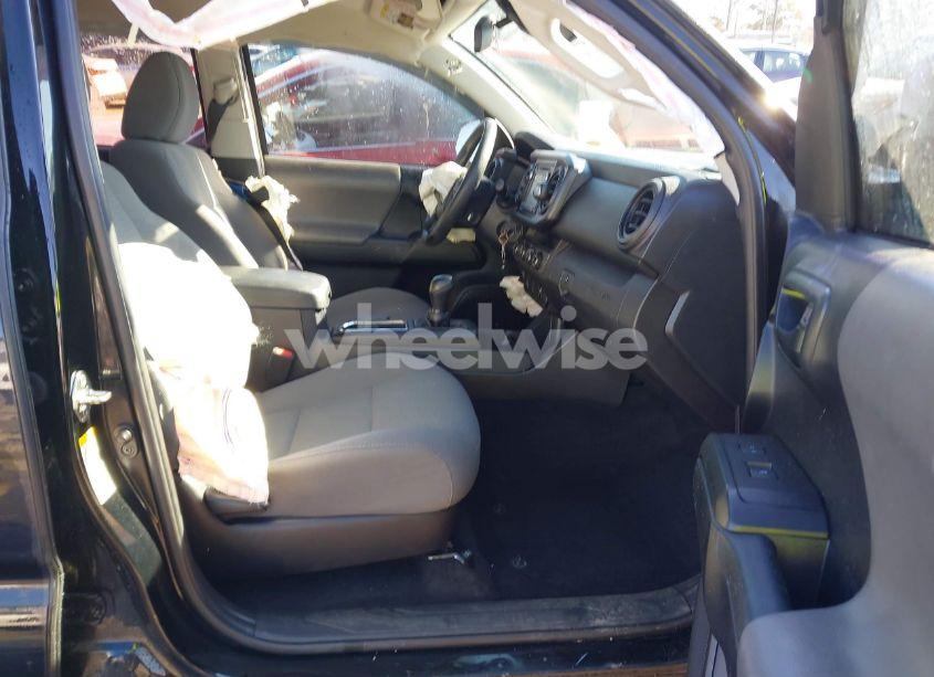 Photo 5 of 2018 Toyota Tacoma SR V6 (VIN 5TFCZ5ANXJX124991)