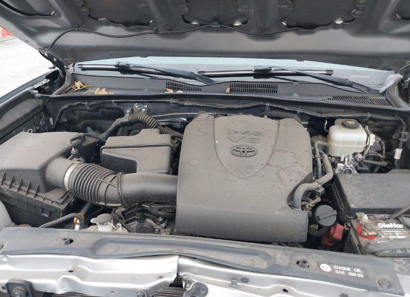 Photo 10 of 2018 Toyota Tacoma TRD OFF ROAD (VIN 5TFCZ5ANXJX131598)