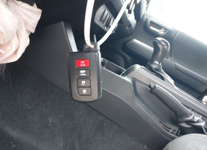 Photo 11 of 2018 Toyota Tacoma TRD OFF ROAD (VIN 5TFCZ5ANXJX131598)