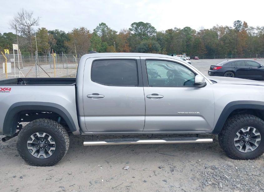 Photo 13 of 2018 Toyota Tacoma TRD OFF ROAD (VIN 5TFCZ5ANXJX131598)