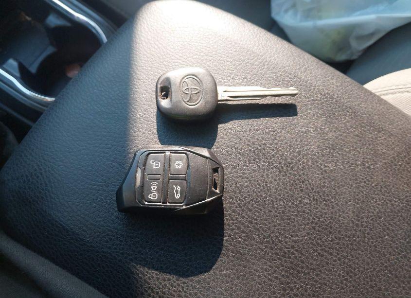 Photo 11 of 2018 Toyota Tacoma SR V6 (VIN 5TFCZ5ANXJX139300)