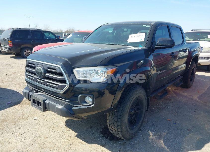 Photo 2 of 2019 Toyota Tacoma SR5 V6 (VIN 5TFCZ5ANXKX166417)