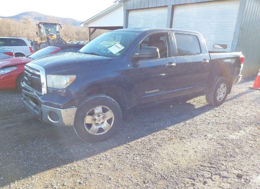 Photo 2 of 2011 Toyota Tundra GRADE 4.6L V8 (VIN 5TFDM5F13BX017615)
