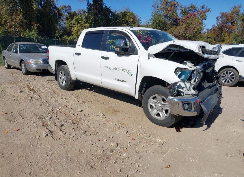 2018 Toyota Tundra SR5 4.6L V8 (VIN 5TFDM5F15JX077152) main photo