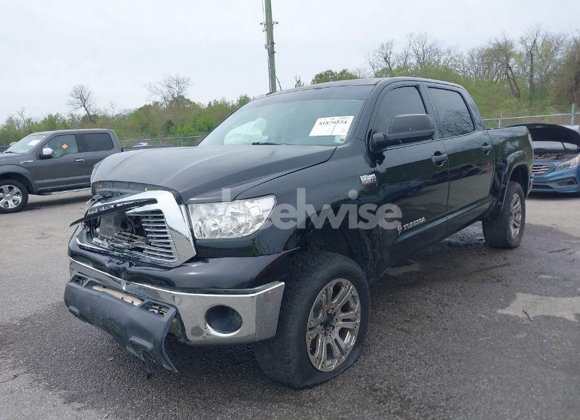 Photo 2 of 2011 Toyota Tundra GRADE 5.7L V8 (VIN 5TFDW5F10BX166901)