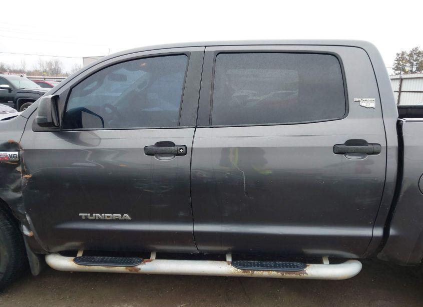Photo 14 of 2011 Toyota Tundra GRADE 5.7L V8 (VIN 5TFDW5F10BX170429)