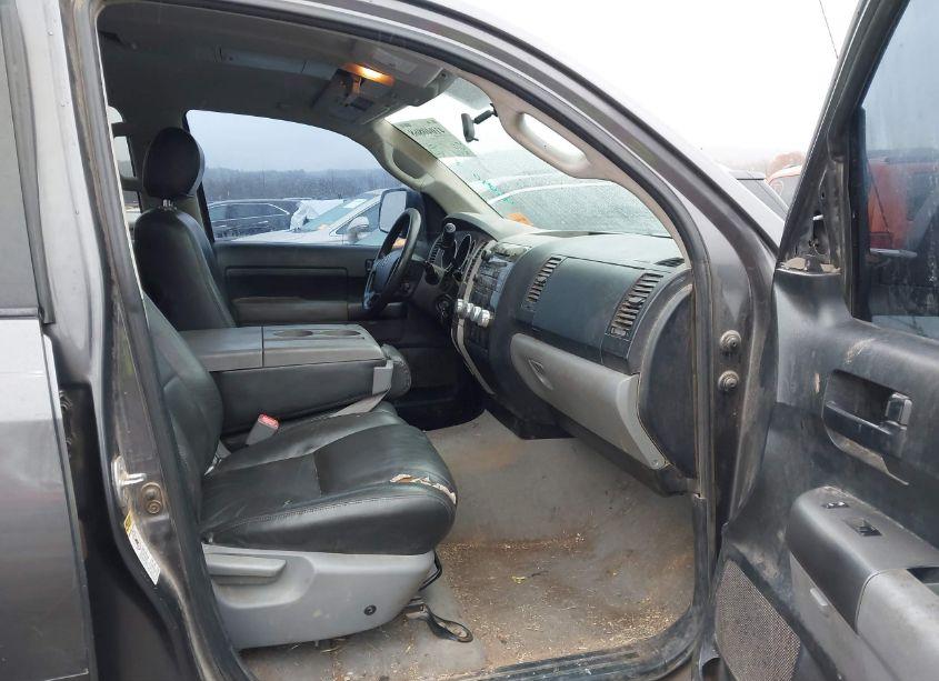 Photo 5 of 2011 Toyota Tundra GRADE 5.7L V8 (VIN 5TFDW5F10BX170429)