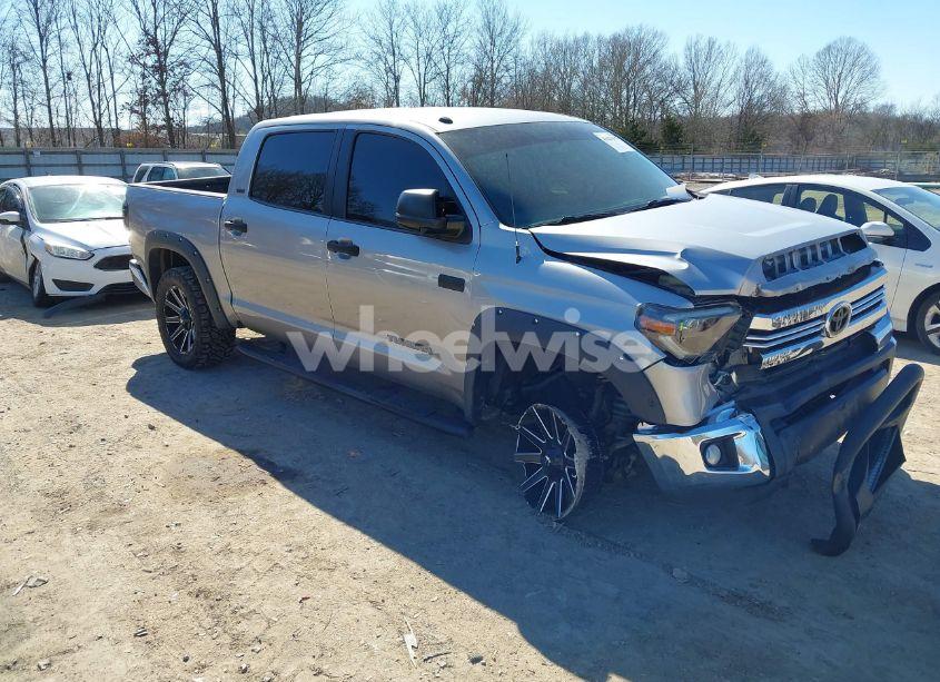 2016 Toyota Tundra SR5 5.7L V8 (VIN 5TFDW5F10GX551527) main photo