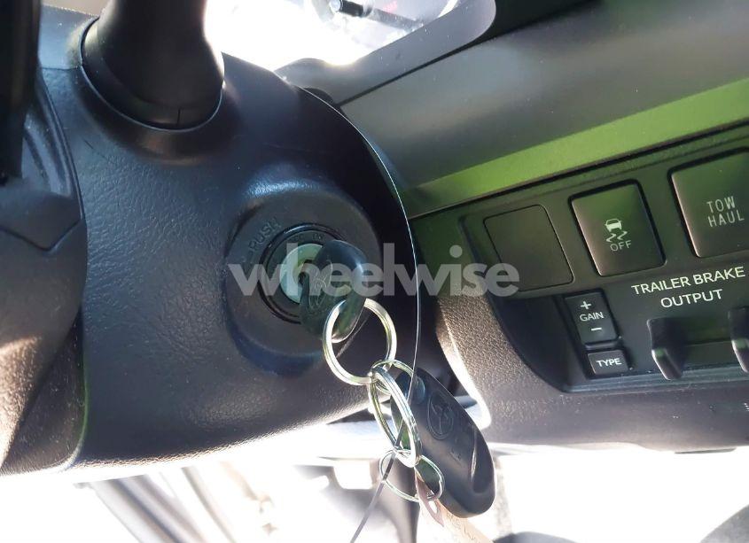 Photo 11 of 2016 Toyota Tundra SR5 5.7L V8 (VIN 5TFDW5F10GX551527)