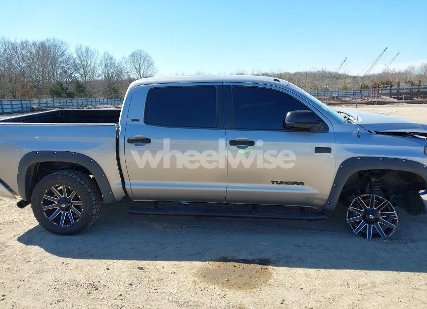 Photo 13 of 2016 Toyota Tundra SR5 5.7L V8 (VIN 5TFDW5F10GX551527)