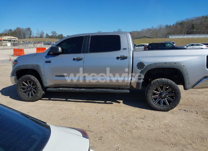 Photo 14 of 2016 Toyota Tundra SR5 5.7L V8 (VIN 5TFDW5F10GX551527)