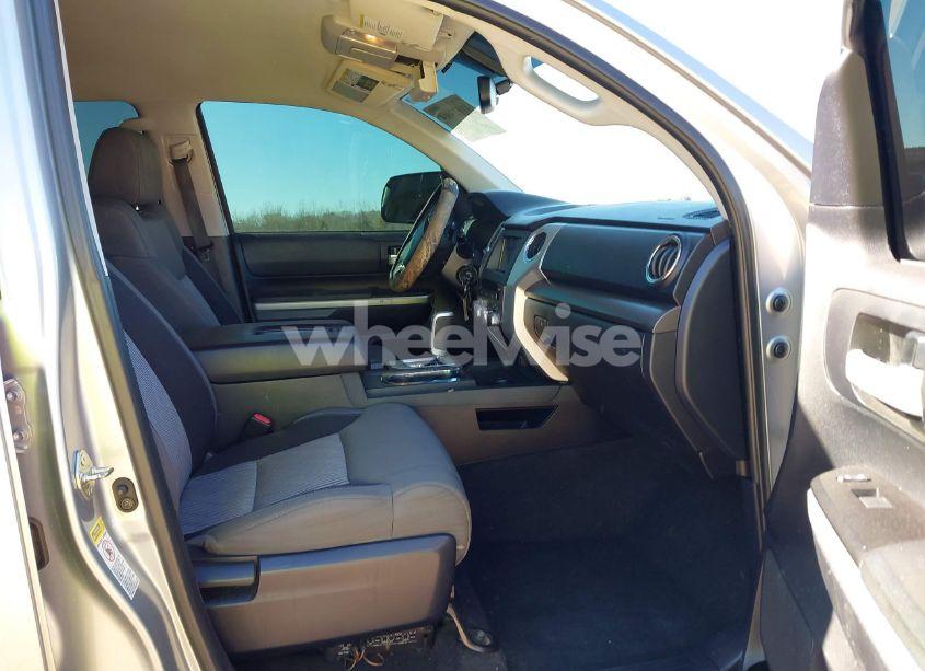 Photo 5 of 2016 Toyota Tundra SR5 5.7L V8 (VIN 5TFDW5F10GX551527)