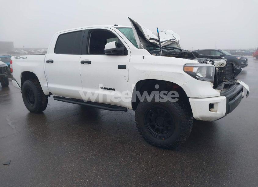 2016 Toyota Tundra TRD PRO 5.7L V8 (VIN 5TFDW5F10GX555402) main photo