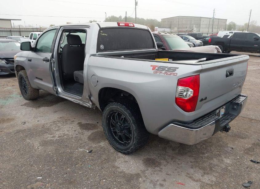 Photo 3 of 2016 Toyota Tundra SR5 5.7L V8 (VIN 5TFDW5F10GX572667)