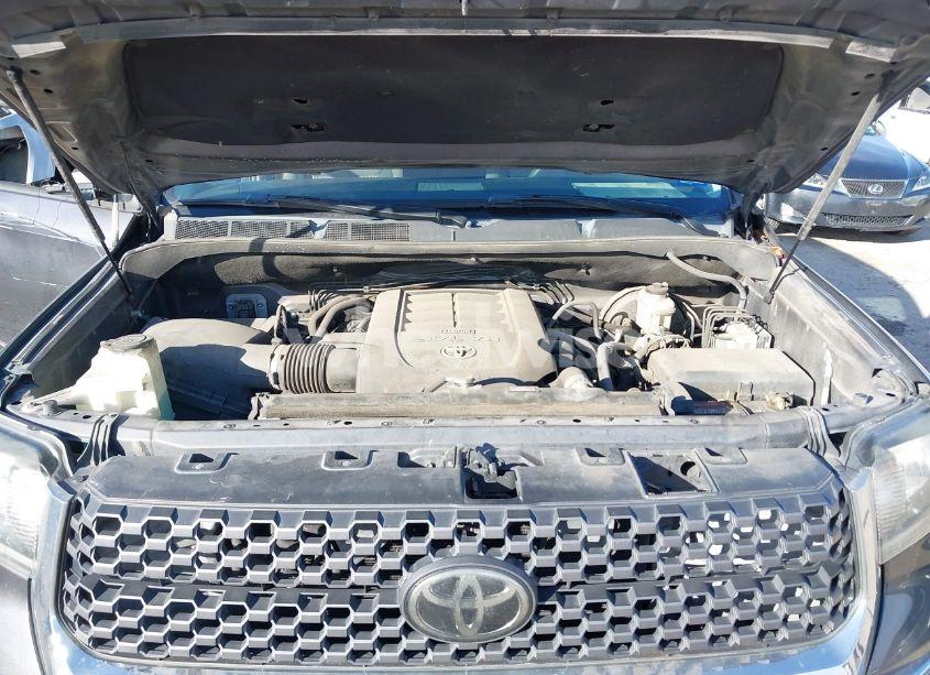 Photo 10 of 2018 Toyota Tundra SR5 5.7L V8 (VIN 5TFDW5F10JX697000)