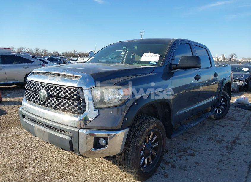 Photo 2 of 2018 Toyota Tundra SR5 5.7L V8 (VIN 5TFDW5F10JX697000)