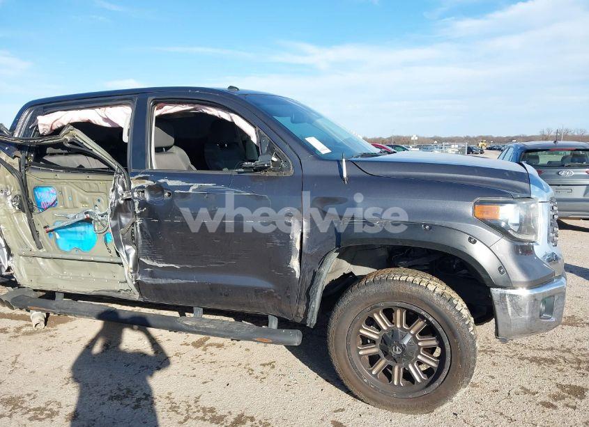 Photo 6 of 2018 Toyota Tundra SR5 5.7L V8 (VIN 5TFDW5F10JX697000)