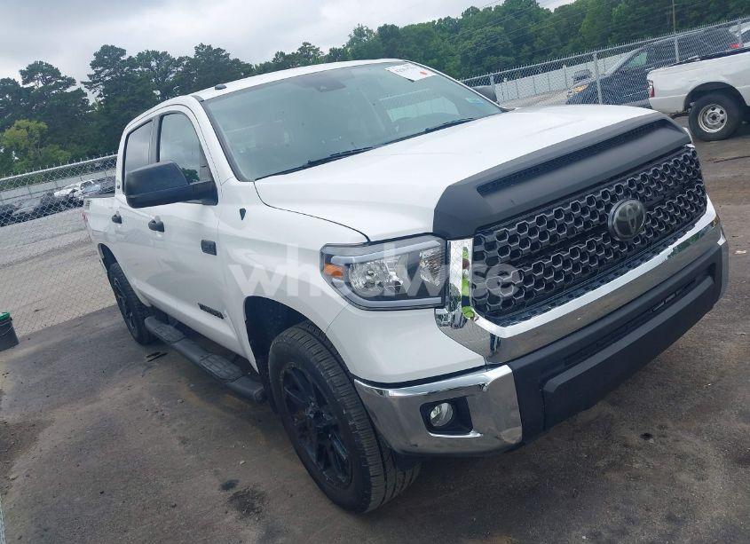 2018 Toyota Tundra SR5 5.7L V8 (VIN 5TFDW5F10JX751007) main photo