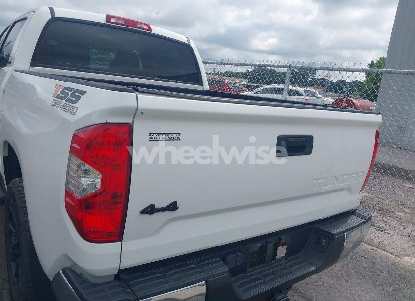 Photo 16 of 2018 Toyota Tundra SR5 5.7L V8 (VIN 5TFDW5F10JX751007)