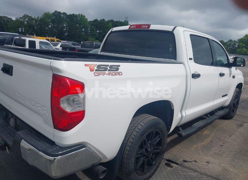 Photo 4 of 2018 Toyota Tundra SR5 5.7L V8 (VIN 5TFDW5F10JX751007)