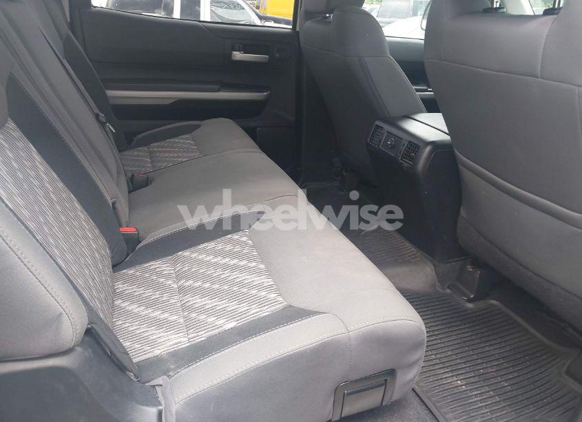 Photo 8 of 2018 Toyota Tundra SR5 5.7L V8 (VIN 5TFDW5F10JX751007)