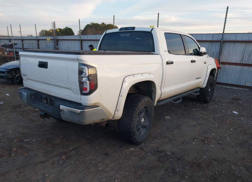 Photo 4 of 2016 Toyota Tundra SR5 5.7L V8 (VIN 5TFDW5F11GX504278)