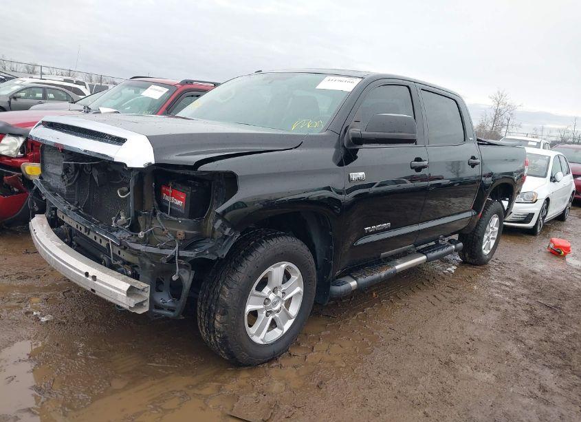 Photo 2 of 2017 Toyota Tundra SR5 5.7L V8 (VIN 5TFDW5F12HX607761)