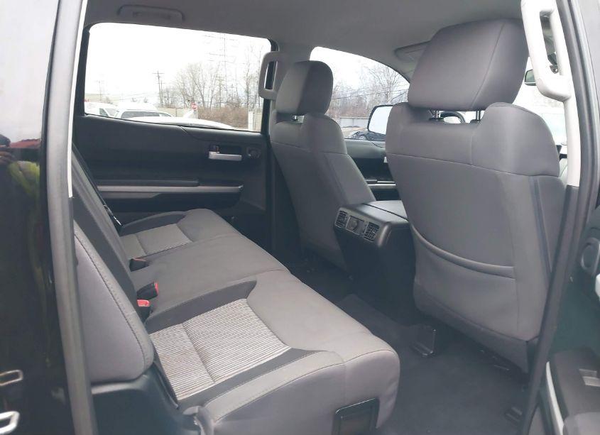 Photo 8 of 2017 Toyota Tundra SR5 5.7L V8 (VIN 5TFDW5F12HX607761)