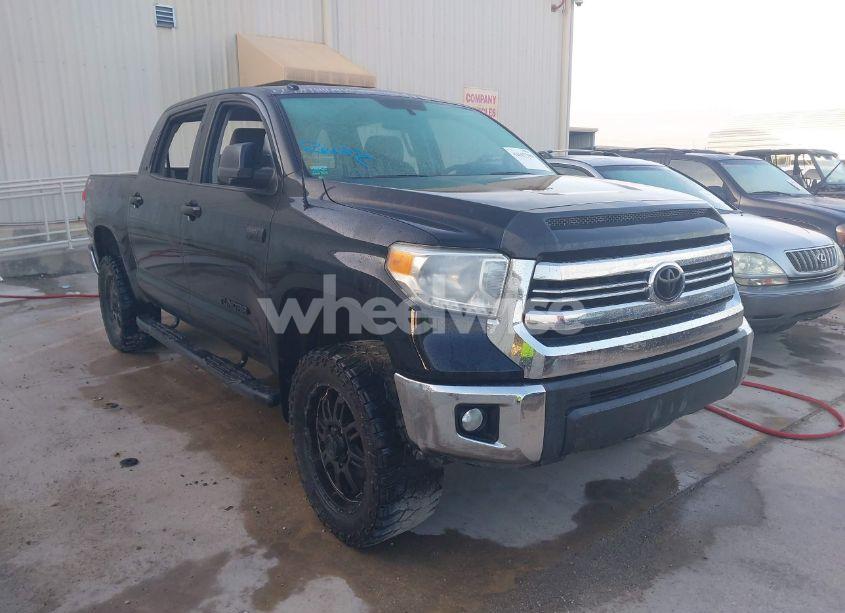 2016 Toyota Tundra SR5 5.7L V8/TRD PRO 5.7L V8 (VIN 5TFDW5F13GX524645) main photo