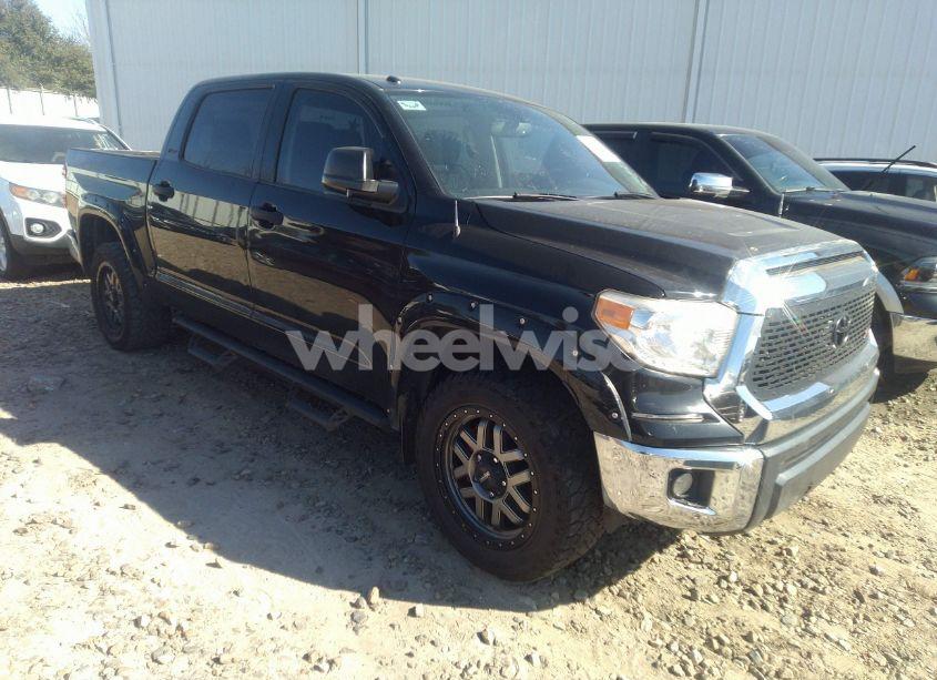 2017 Toyota Tundra SR5 5.7L V8 (VIN 5TFDW5F13HX651610) main photo