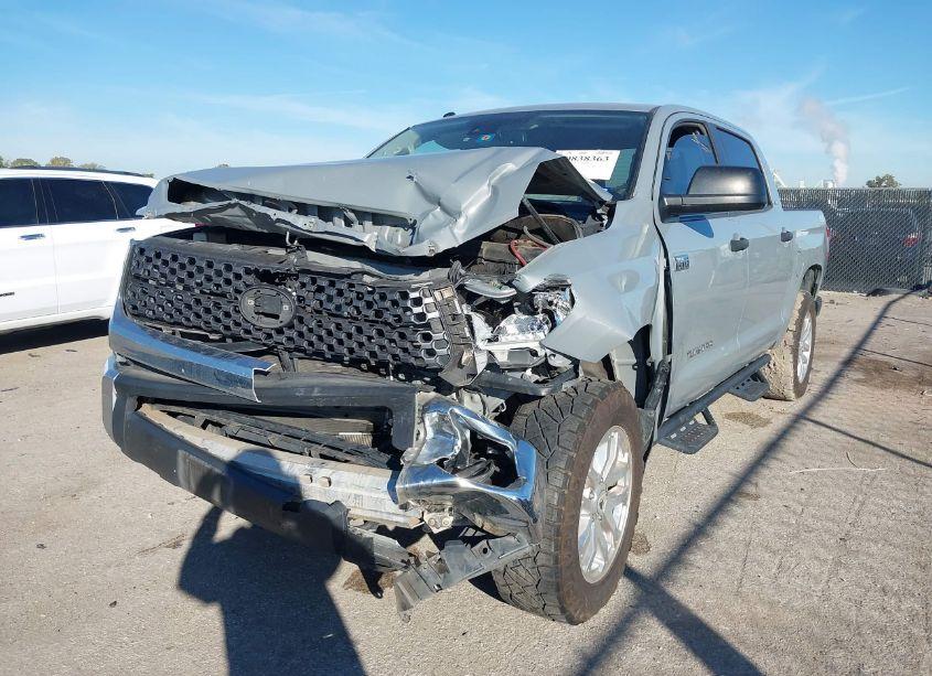 Photo 2 of 2018 Toyota Tundra SR5 5.7L V8 (VIN 5TFDW5F13JX748361)