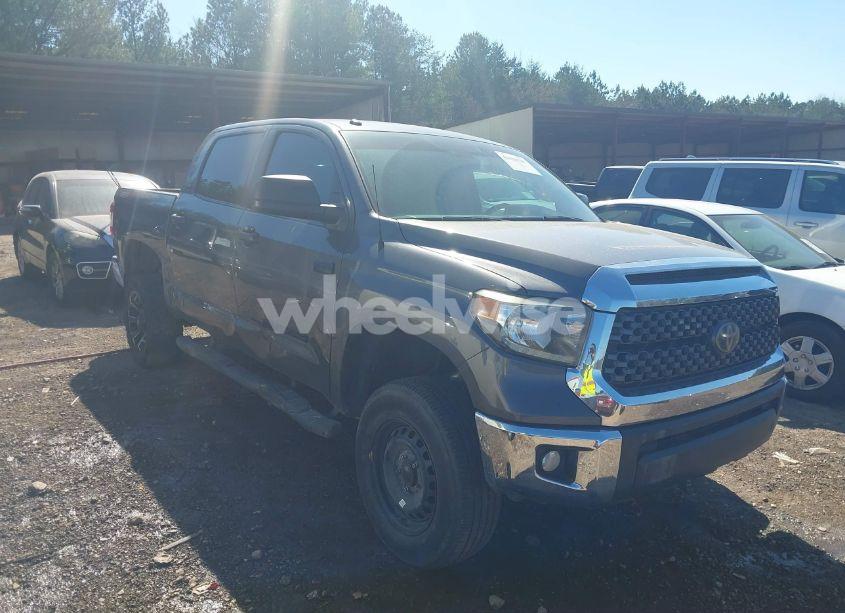 2019 Toyota Tundra SR5 5.7L V8 (VIN 5TFDW5F14KX788952) main photo