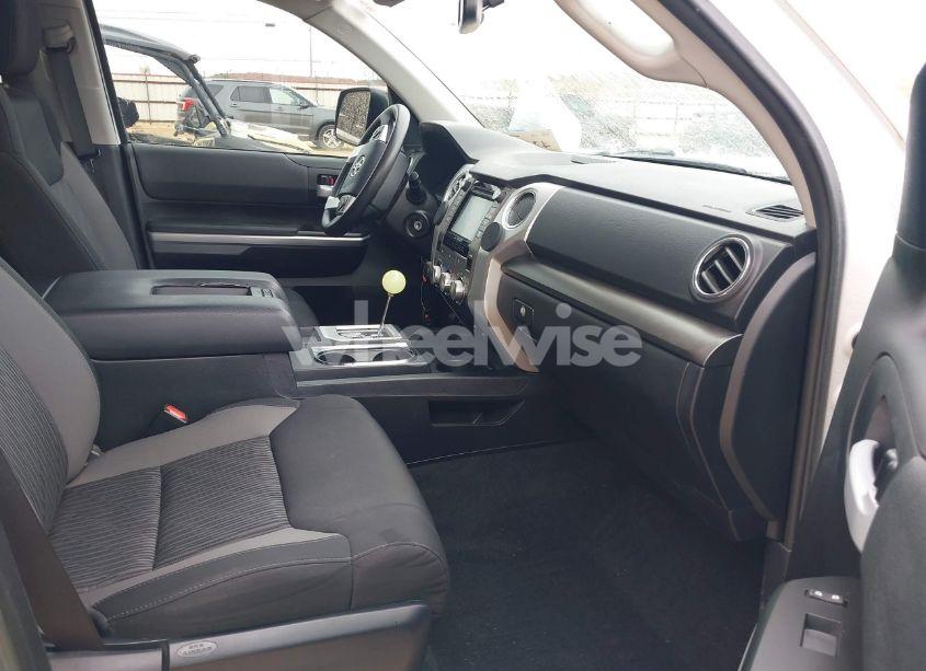 Photo 5 of 2017 Toyota Tundra SR5 5.7L V8 (VIN 5TFDW5F15HX623386)