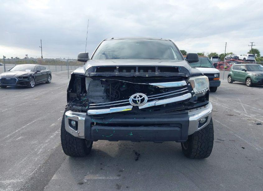 Photo 12 of 2017 Toyota Tundra SR5 5.7L V8 (VIN 5TFDW5F15HX646506)