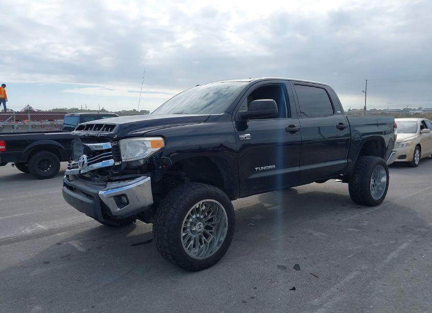 Photo 2 of 2017 Toyota Tundra SR5 5.7L V8 (VIN 5TFDW5F15HX646506)