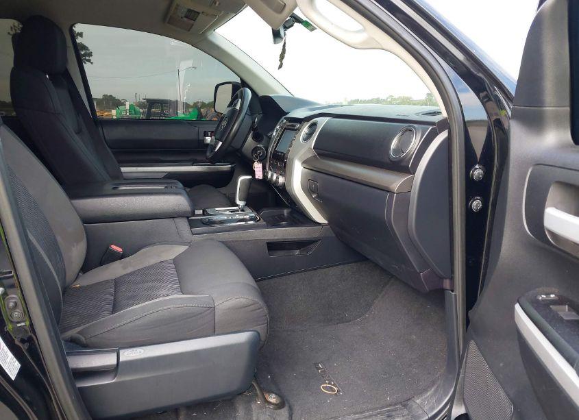 Photo 5 of 2017 Toyota Tundra SR5 5.7L V8 (VIN 5TFDW5F15HX646506)