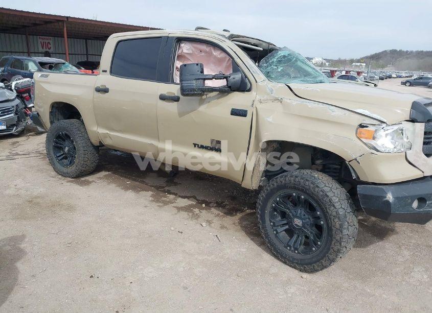 2017 Toyota Tundra SR5 5.7L V8 (VIN 5TFDW5F16HX631528) main photo