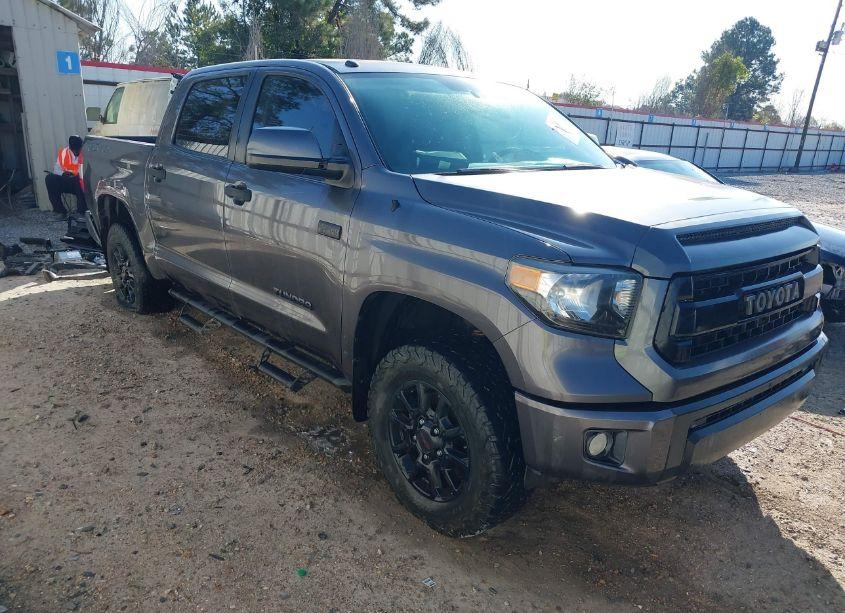 2016 Toyota Tundra TRD PRO 5.7L V8 (VIN 5TFDW5F17GX526432) main photo