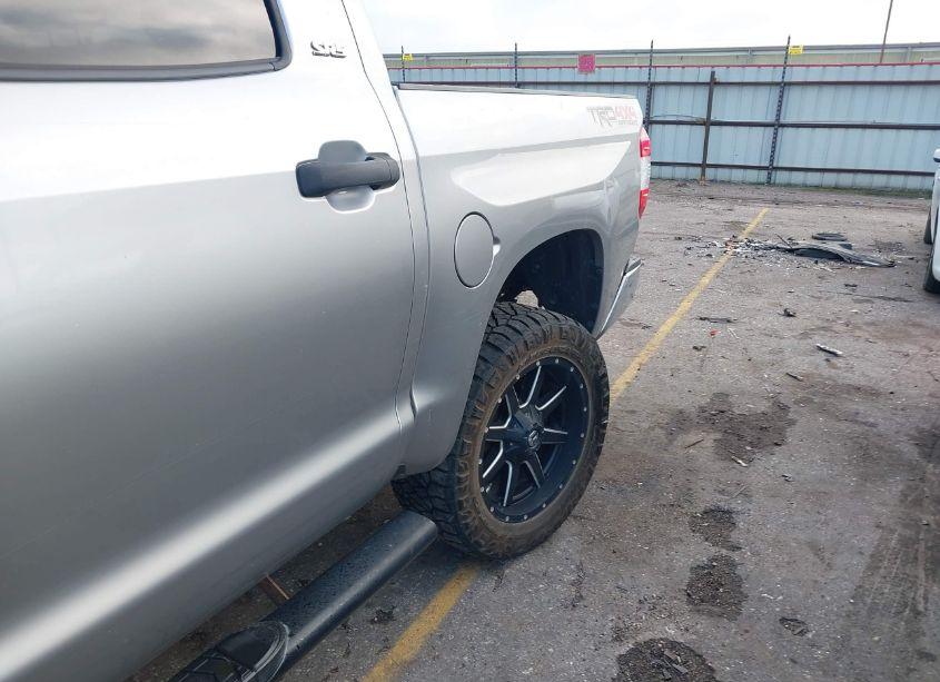 Photo 6 of 2016 Toyota Tundra SR5 5.7L V8 (VIN 5TFDW5F17GX576974)