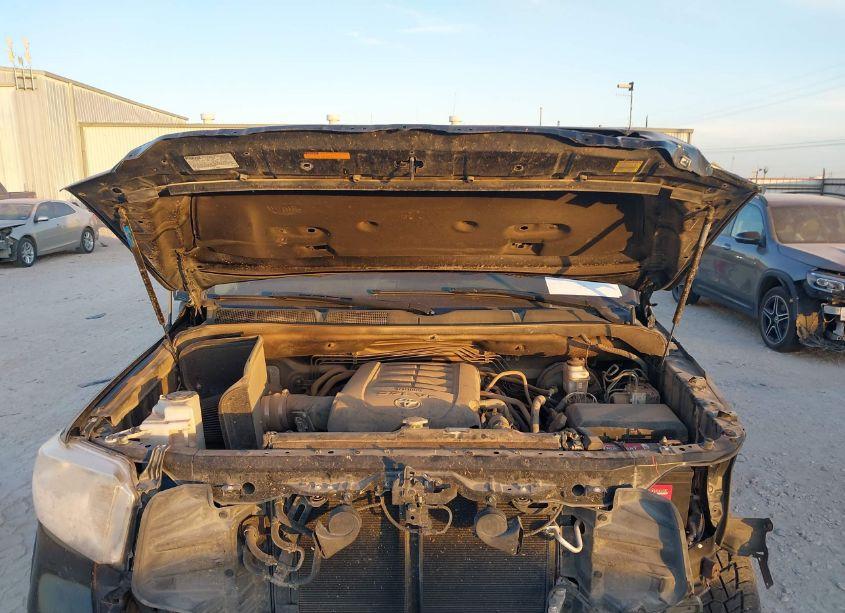 Photo 10 of 2017 Toyota Tundra SR5 5.7L V8 (VIN 5TFDW5F17HX604743)