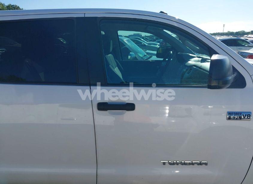 Photo 13 of 2017 Toyota Tundra SR5 5.7L V8 (VIN 5TFDW5F17HX647916)