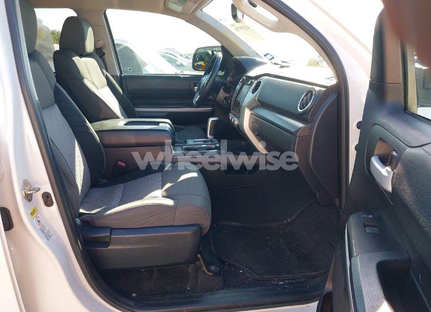 Photo 5 of 2017 Toyota Tundra SR5 5.7L V8 (VIN 5TFDW5F17HX647916)