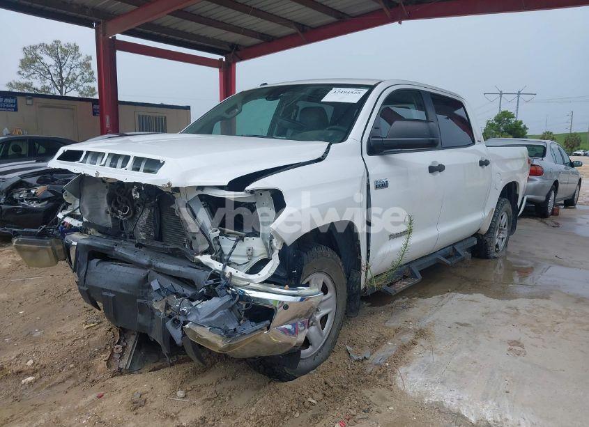Photo 2 of 2018 Toyota Tundra SR5 5.7L V8 (VIN 5TFDW5F17JX705271)
