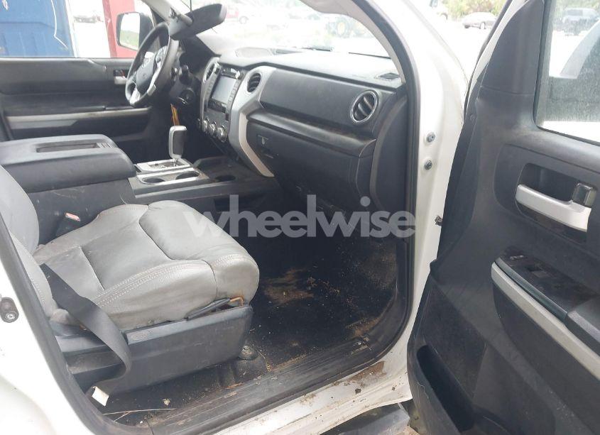 Photo 5 of 2018 Toyota Tundra SR5 5.7L V8 (VIN 5TFDW5F17JX705271)