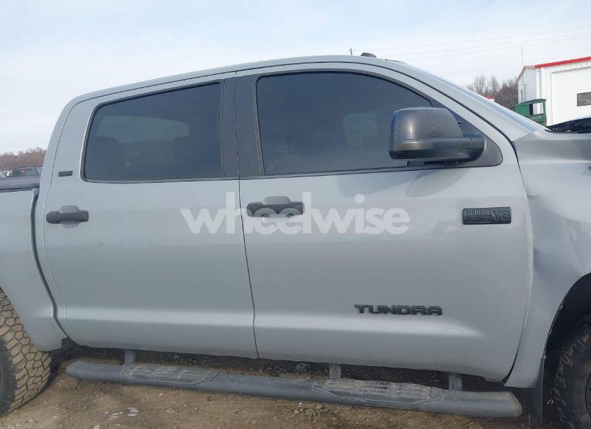 Photo 14 of 2018 Toyota Tundra SR5 5.7L V8 (VIN 5TFDW5F17JX772260)