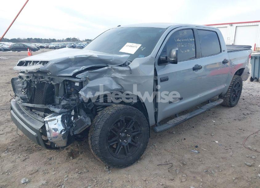 Photo 2 of 2018 Toyota Tundra SR5 5.7L V8 (VIN 5TFDW5F17JX772260)