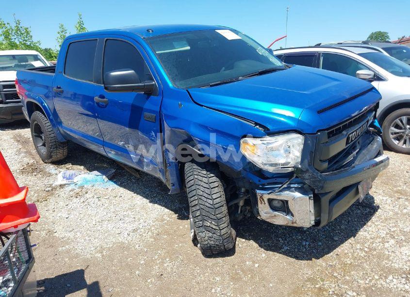 2017 Toyota Tundra SR5 5.7L V8 (VIN 5TFDW5F18HX669133) main photo