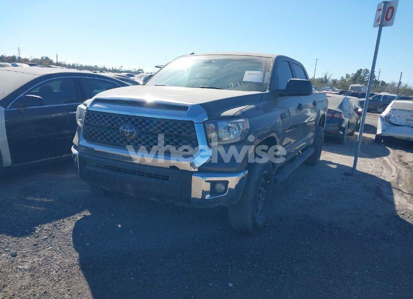 Photo 2 of 2018 Toyota Tundra SR5 5.7L V8 (VIN 5TFDW5F18JX747514)